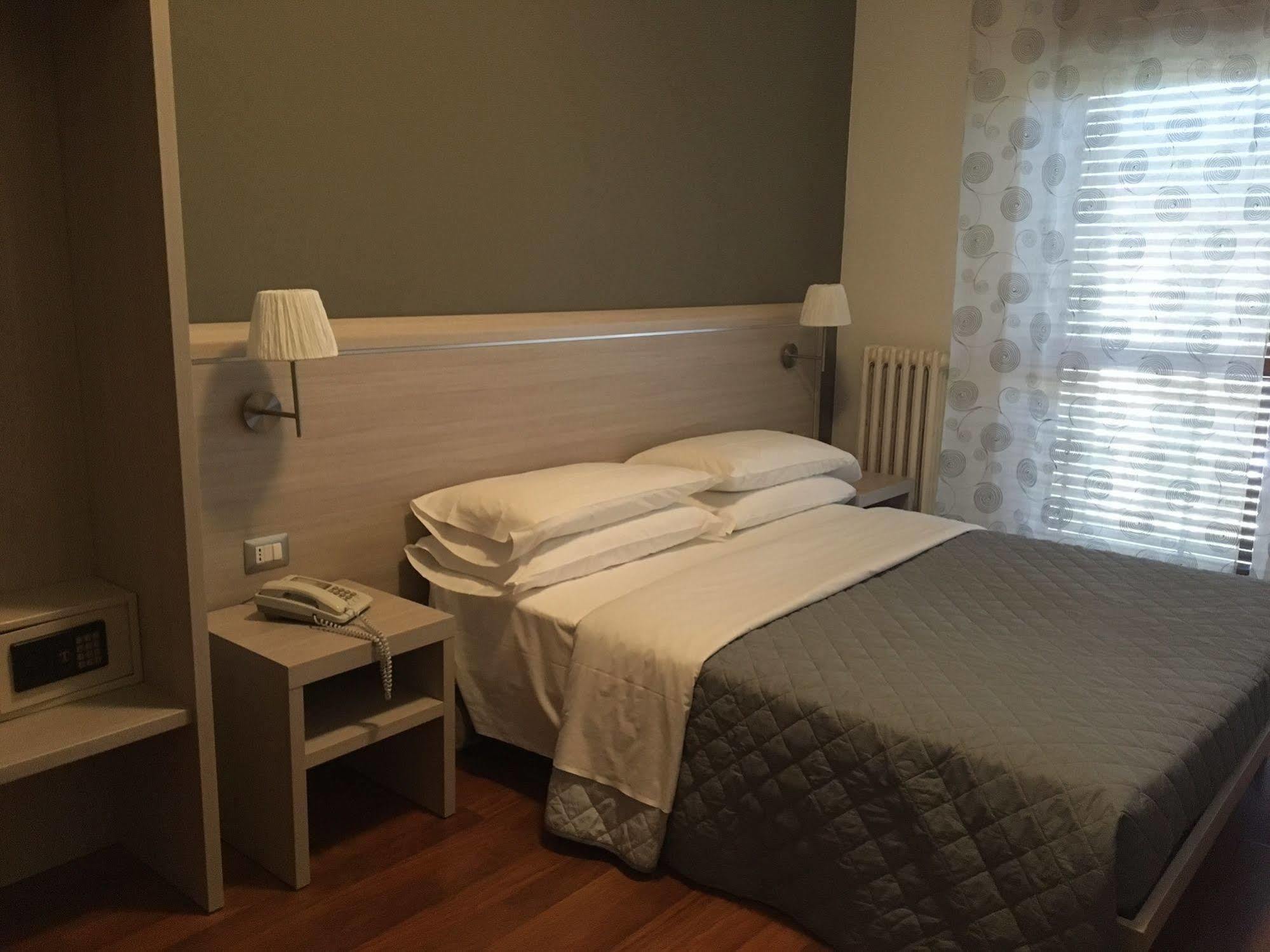 Twelve Hotel Moncalieri Exterior photo