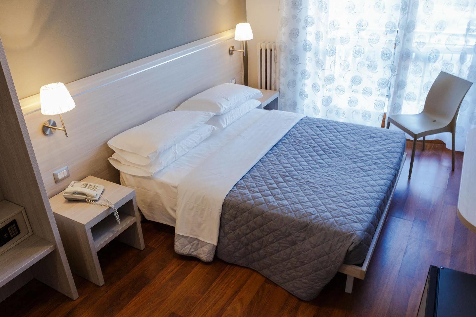 Twelve Hotel Moncalieri Room photo